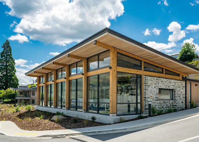 Lakeside Bliss Luxury 2 Bedroom * Wanaka