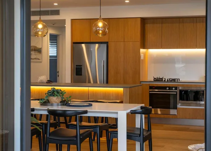Lakeside Bliss Luxury 2 Bedroom Apartment