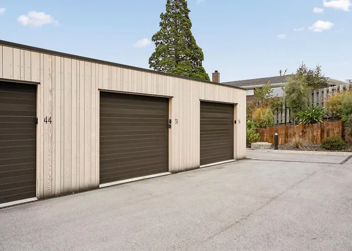 Lakeside Bliss Luxury 2 Bedroom * Wanaka